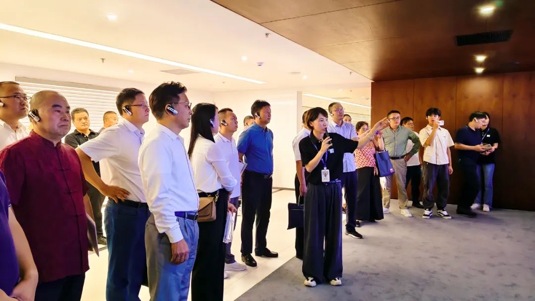 五届一次常务理事会6.jpg